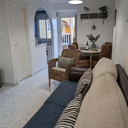펜션 2 Bedroom Algorfa Townhouse With Pool Castillo de Montemar