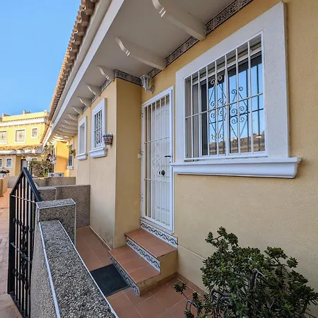 Casa vacanze 2 Bedroom Algorfa Townhouse With Pool Castillo de Montemar