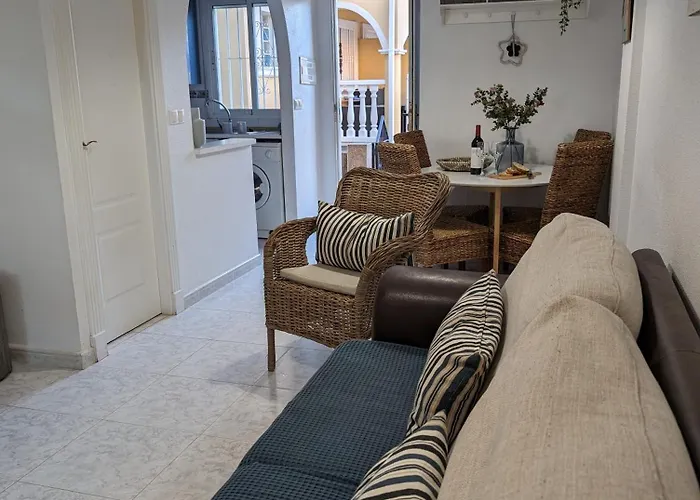 Dom wakacyjny 2 Bedroom Algorfa Townhouse With Pool Castillo de Montemar