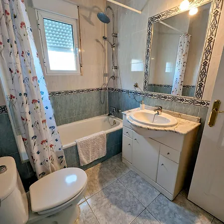 펜션 2 Bedroom Algorfa Townhouse With Pool Castillo de Montemar