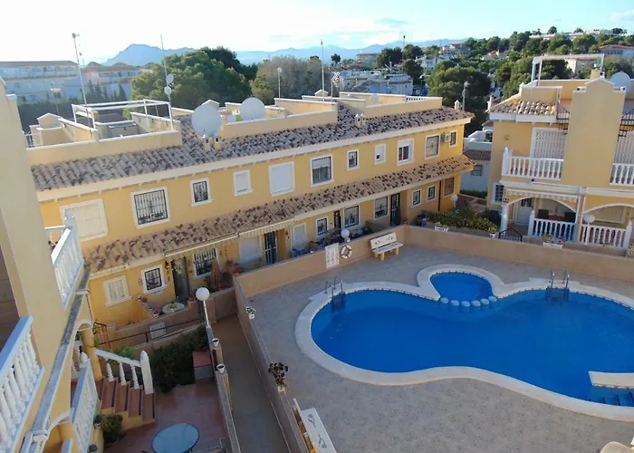 2 Bedroom Algorfa Townhouse With Pool 度假居 Castillo de Montemar